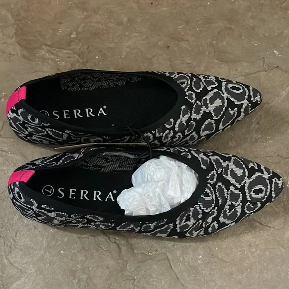 NWT Serra ladies recycled material flats